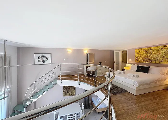 Seafront Duplex With Terrace - Malta スリーマ