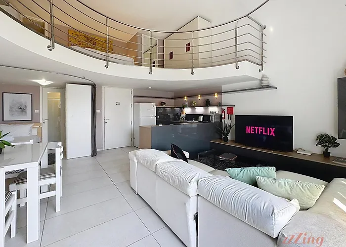 Seafront Duplex With Terrace - Malta * スリーマ