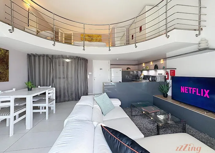 Seafront Duplex With Terrace - Malta